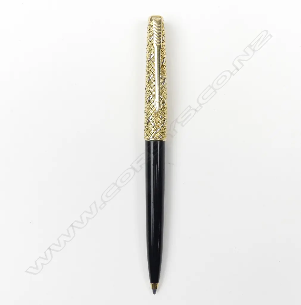An 18ct. yellow gold mounted Parker ballpoint pen Image 1++