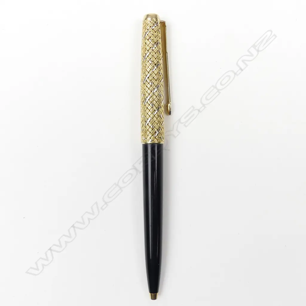 An 18ct. yellow gold mounted Parker ballpoint pen Image 1++