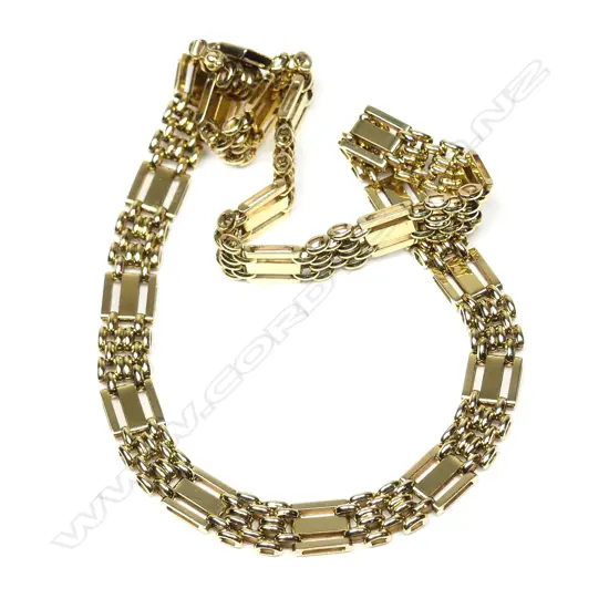 A 9ct gold gate link necklace