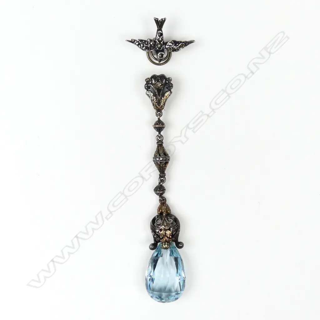 A stylish vintage silver and aquamarine pendant drop Image 1++