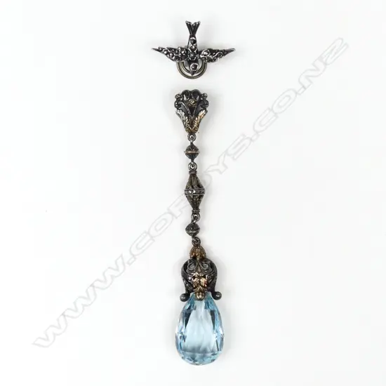 A stylish vintage silver and aquamarine pendant drop