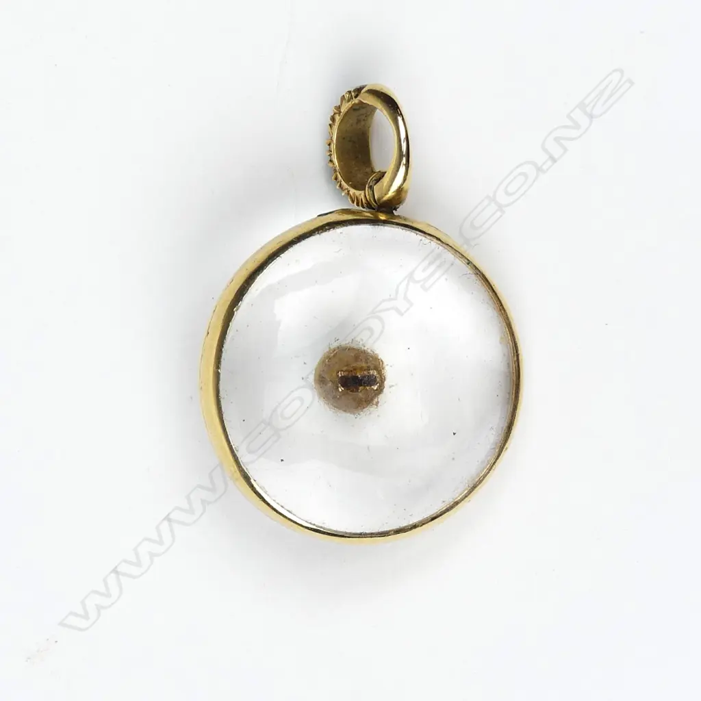 A Victorian 18ct gold and rock crystal locket Image 1++