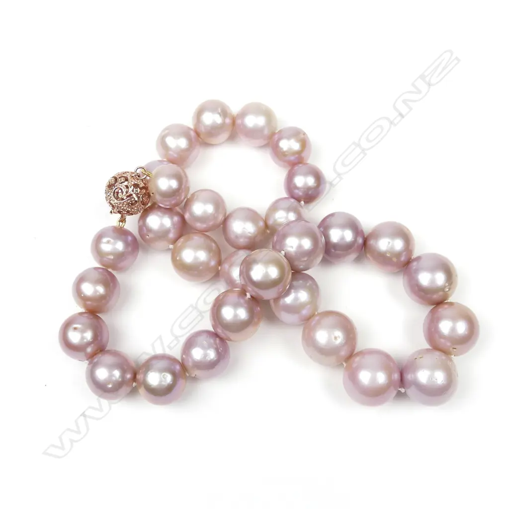 A South Sea pearl necklace Image 1++