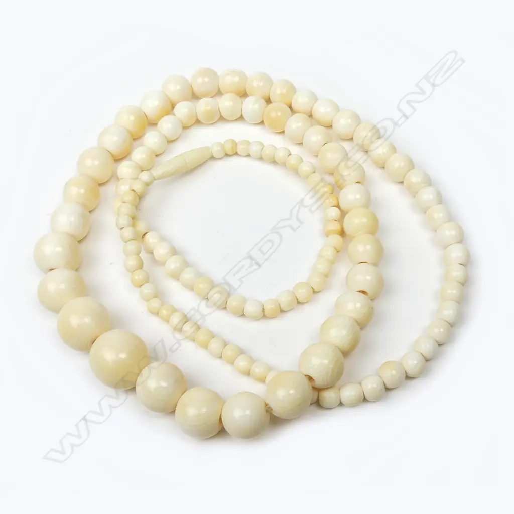 A vintage ivory bead necklace Image 1++
