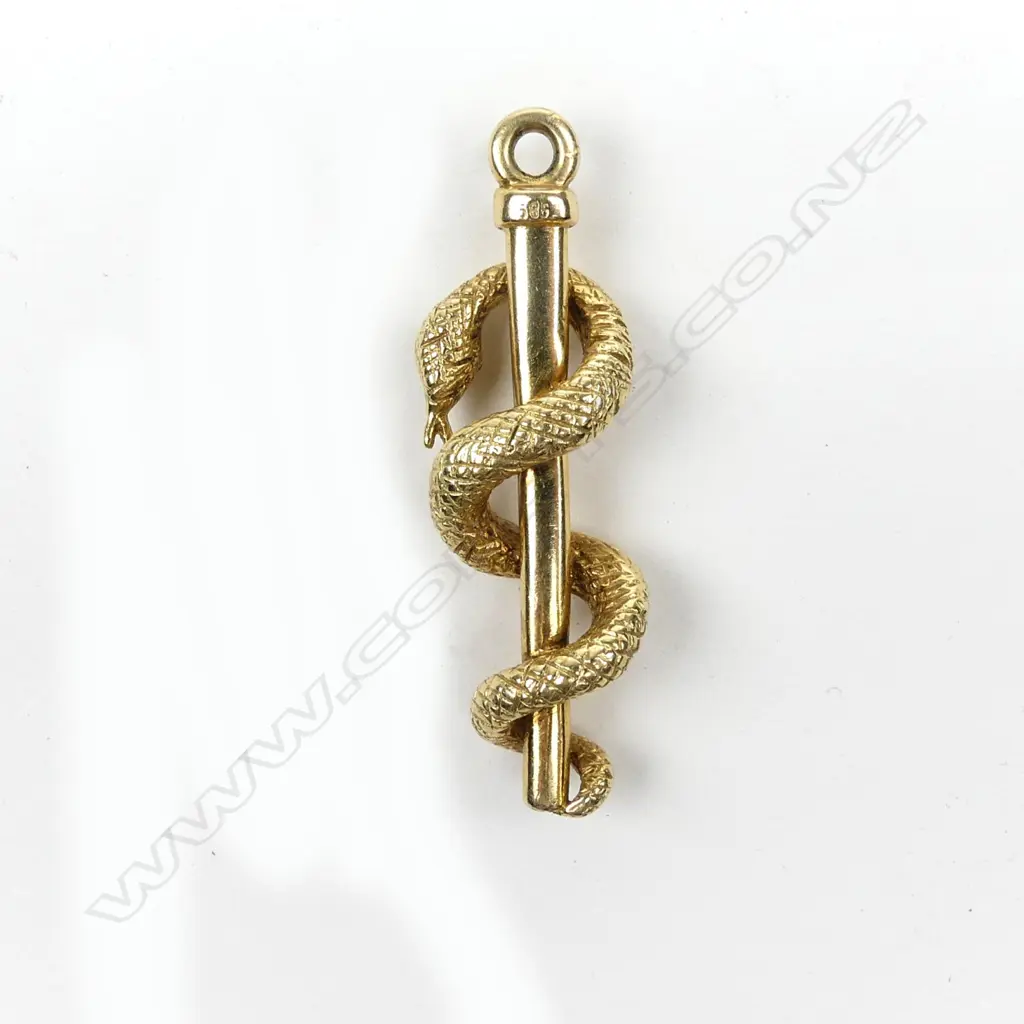 A heavy 14ct gold pendant Image 1++