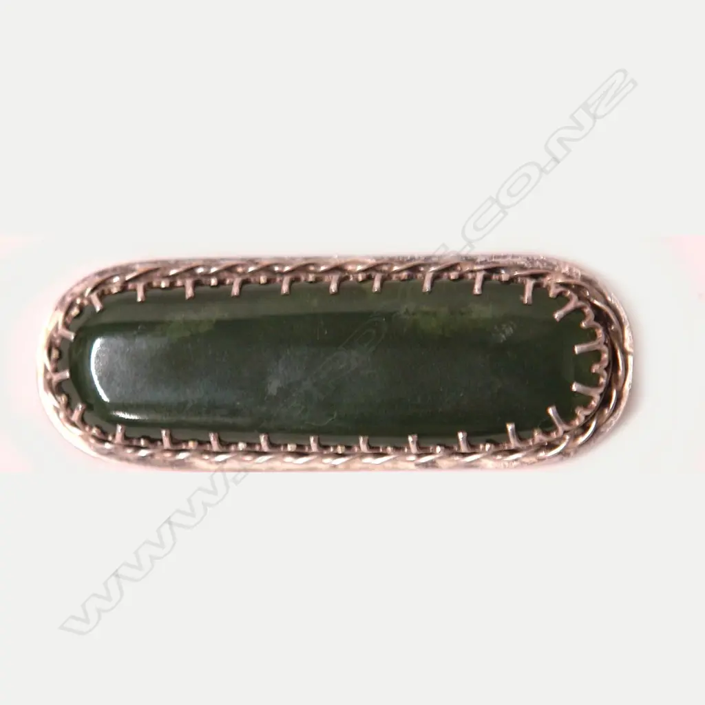 A vintage N.Z. silver and greenstone brooch Image 1++