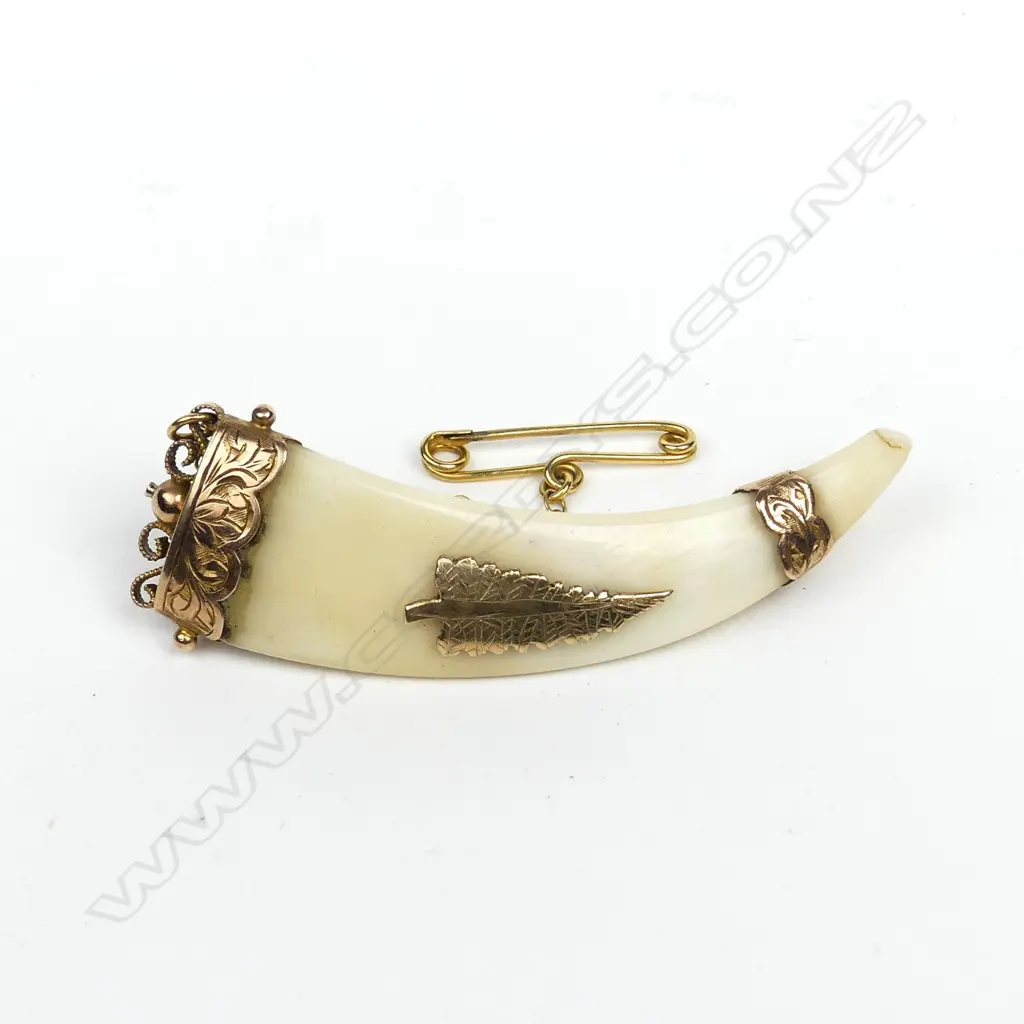 A NZ colonial 9ct gold tusk brooch Image 1++