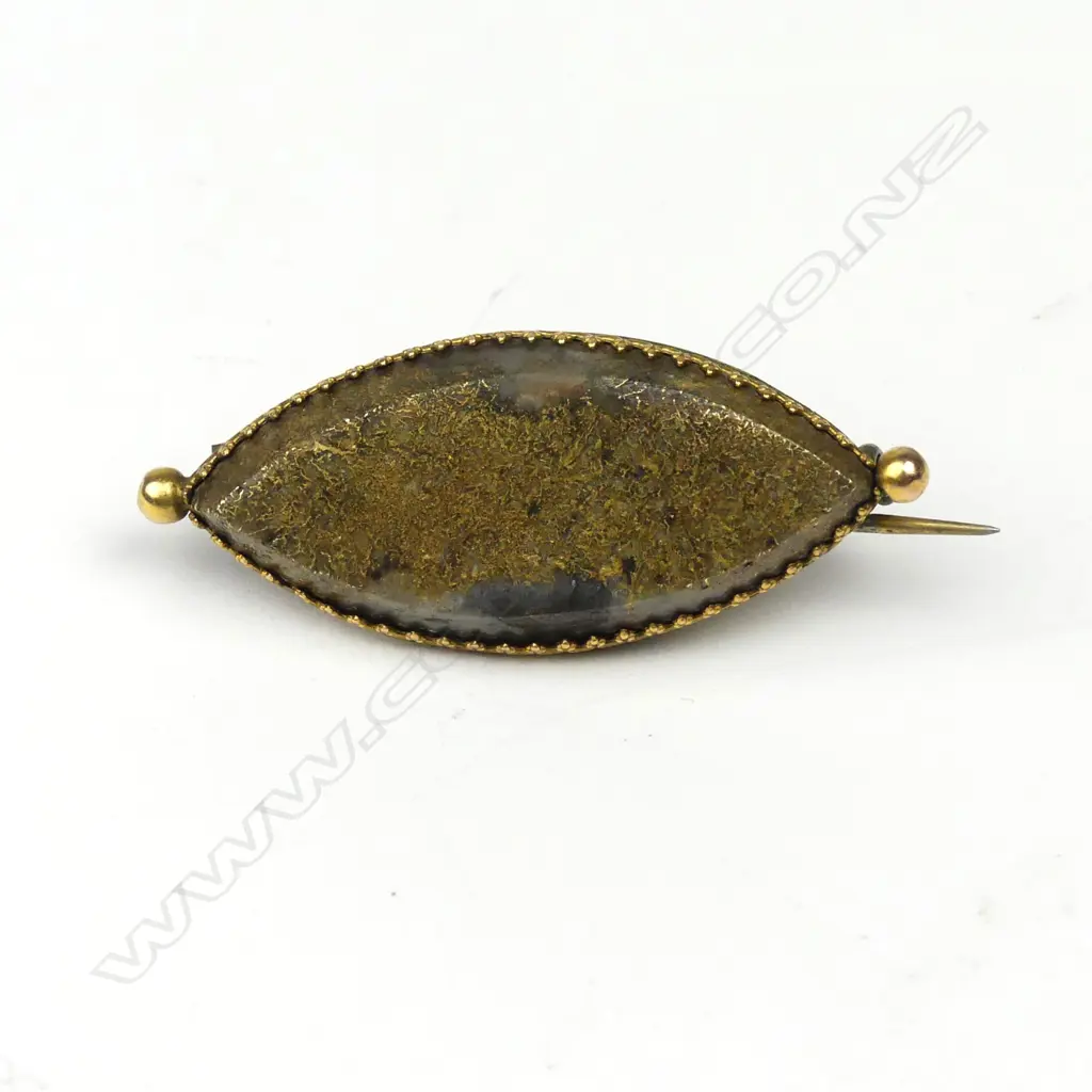 A NZ colonial gold bearing quartz brooch Image 1++
