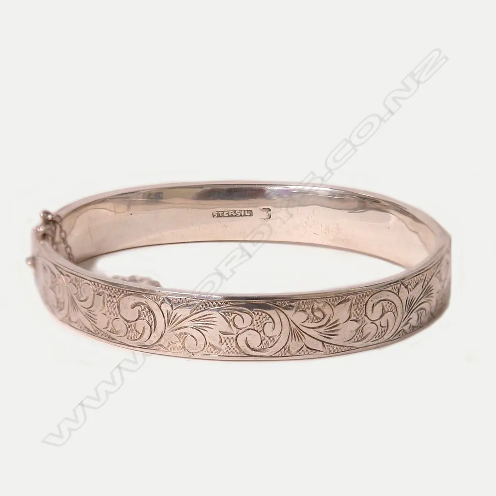 Fred Money N.Z. handmade silver large half-hinged bangle Image 1++
