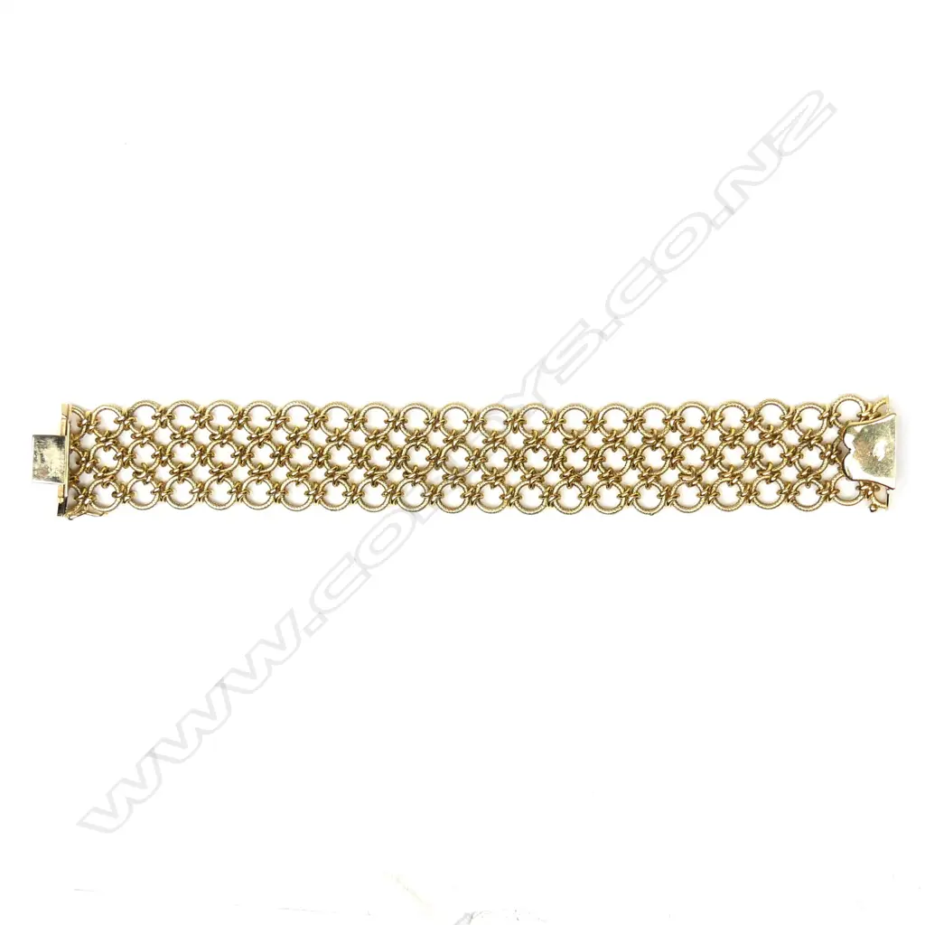 An impressive 18ct. yellow gold heavy bracelet Image 1++