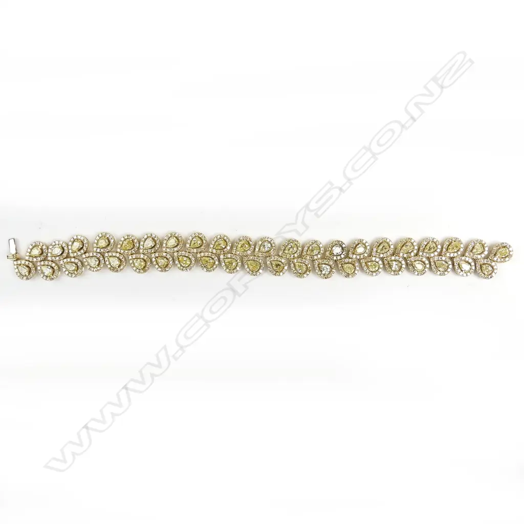 A splendid fancy yellow diamond bracelet Image 1++