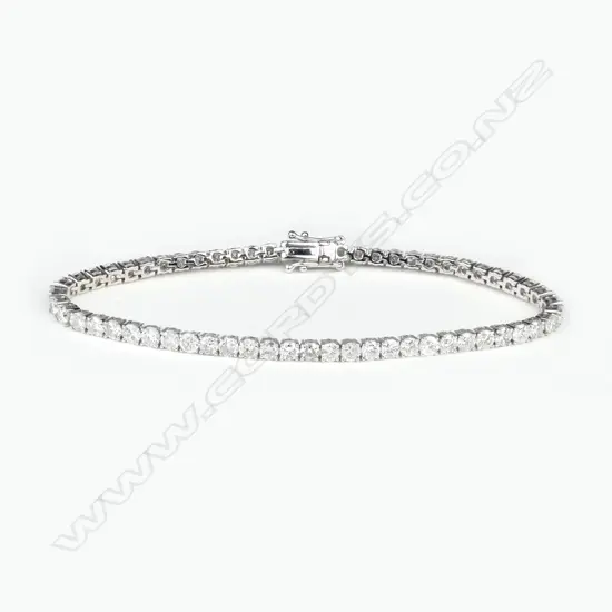 A 14ct white gold and diamond tennis bracelet