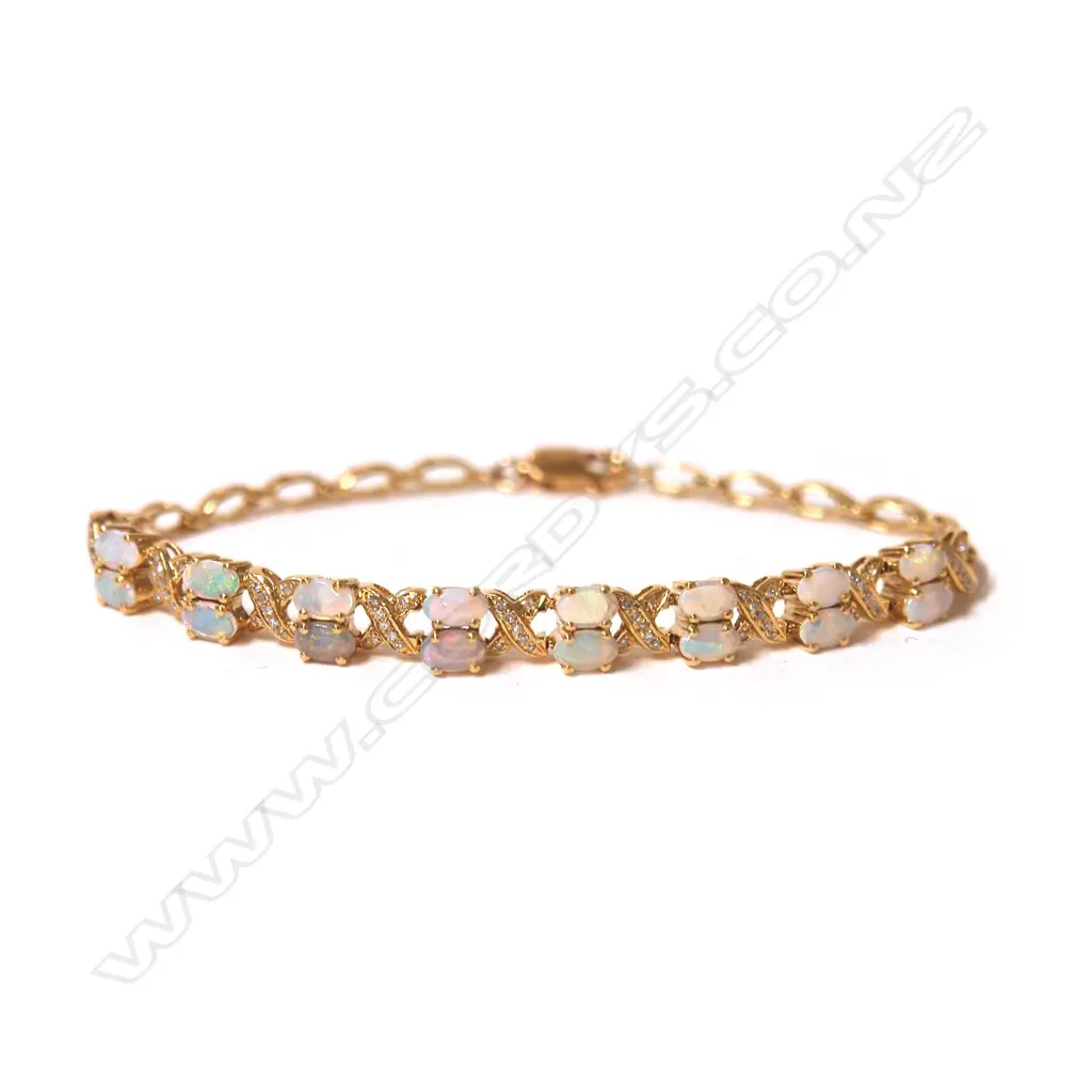 An 18ct. yellow gold opal and diamond bracelet Image 1++