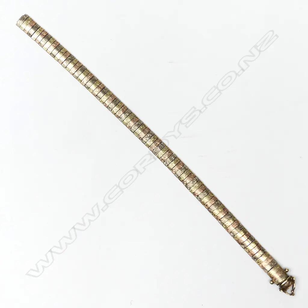 A mid-20thC German .333 (8ct.) gold tri-colour bracelet Image 1++