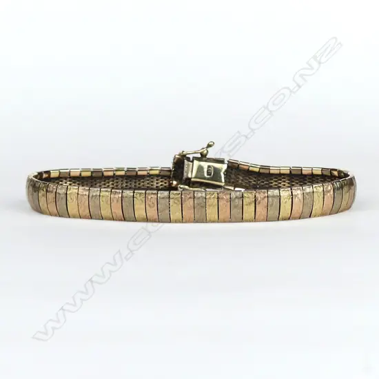 A mid-20thC German .333 (8ct.) gold tri-colour bracelet