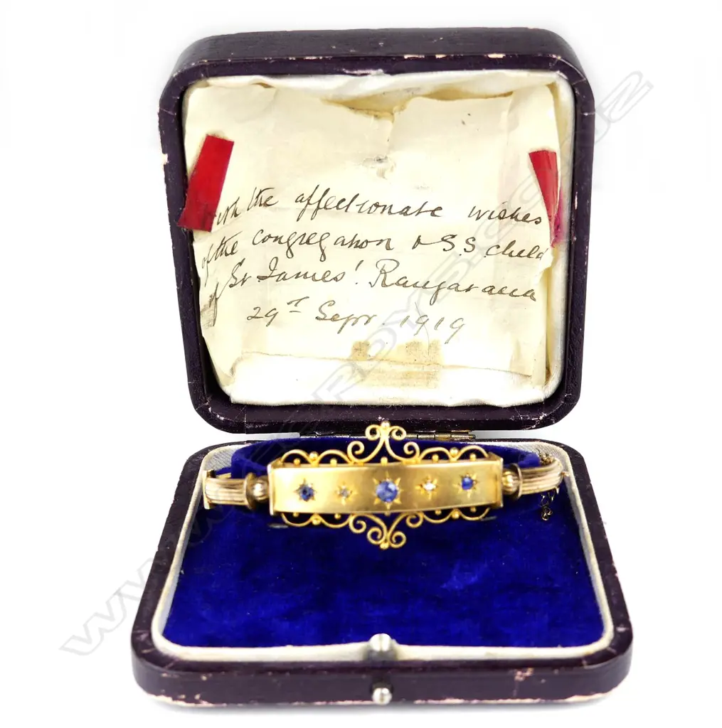 An Edwardian 9ct gold hinged bangle Image 1++