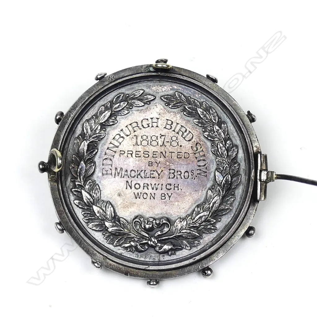 A late Victorian silver brooch Image 1++