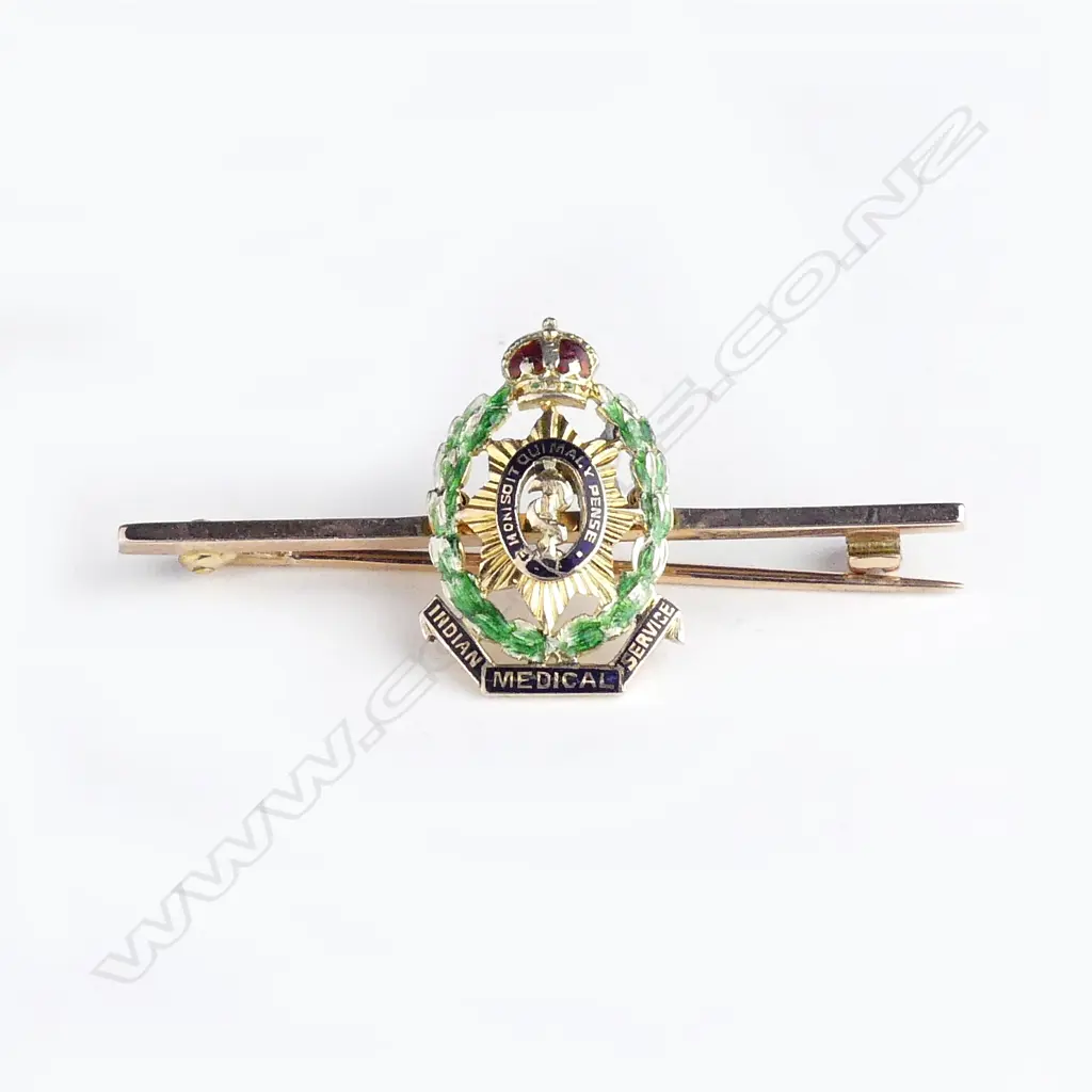 A 9ct gold and enamel brooch Image 1++