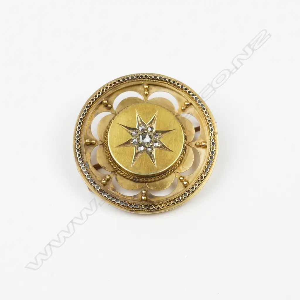 A Victorian gilded gold brooch Image 1++