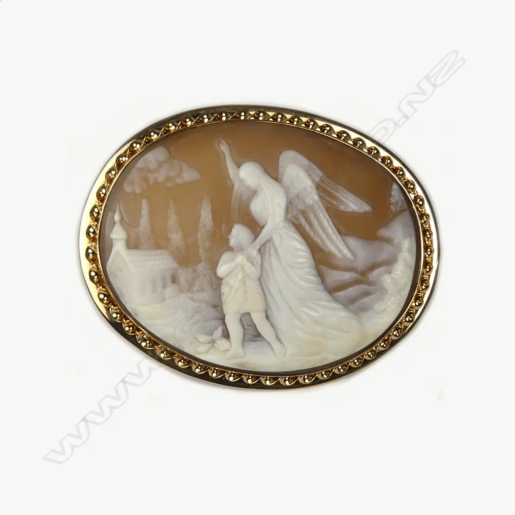 A large vintage carved cameo brooch in broad 9ct. yellow gold frame Image 1++