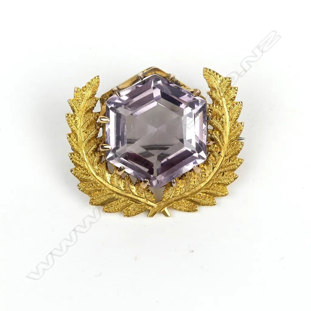 A vintage 15ct gold and amethyst brooch Image 1++