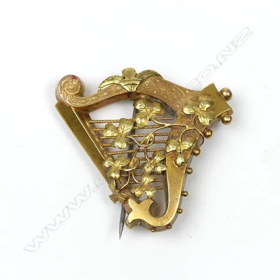 A vintage 15ct gold brooch