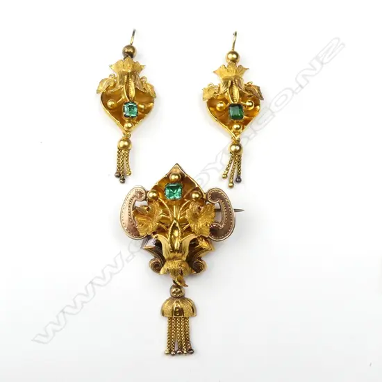 A Victorian 15ct gold and emerald suite