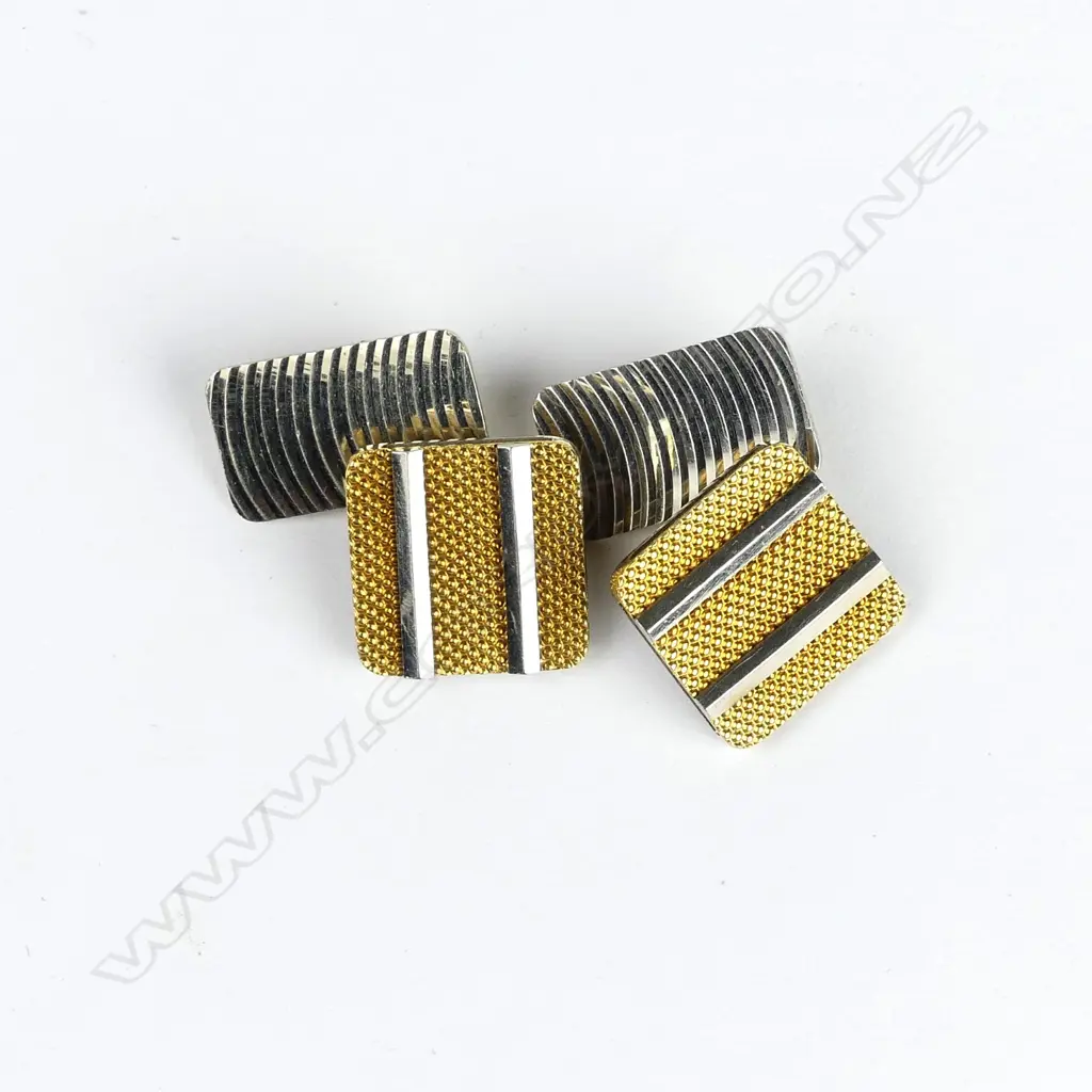 A pair of stylish vintage 18ct. gold bi-tone cufflinks Image 1++