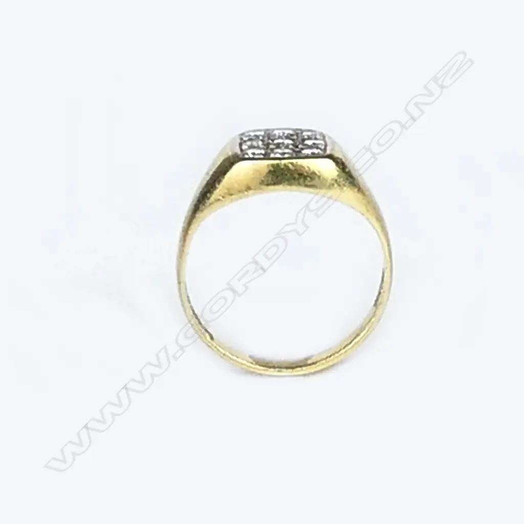 An 18ct. yellow gold and multi-diamond set signet ring Image 1++