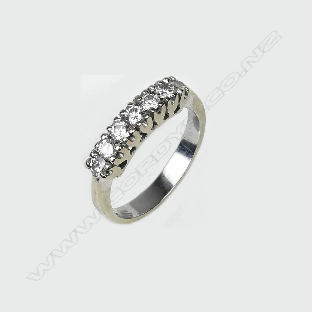 An 18ct seven stone diamond ring Image 1++