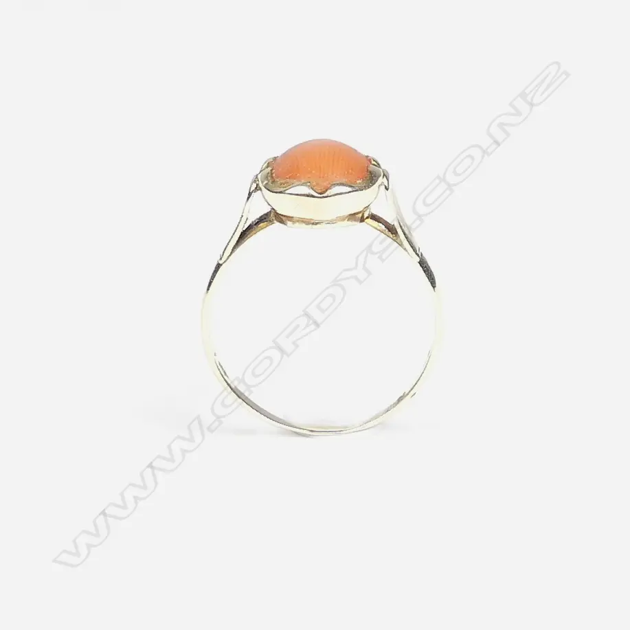 A vintage 14ct. yellow gold and coral dress ring Image 1++