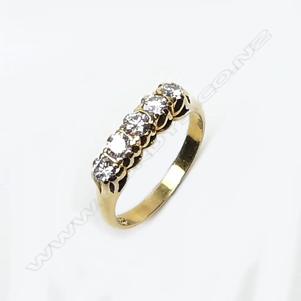 An 18ct gold and five stone diamond ring Image 1++