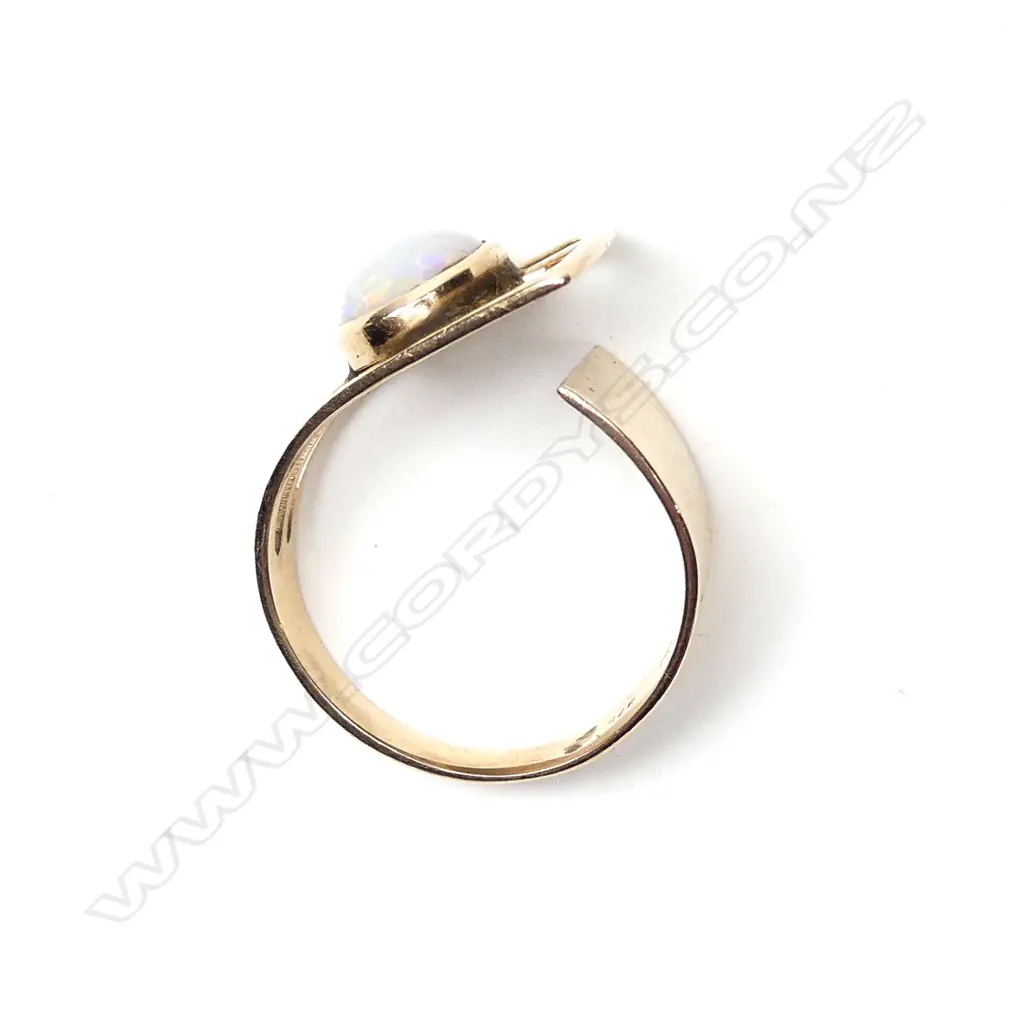 A retro 9ct rose gold opal ring Image 1++