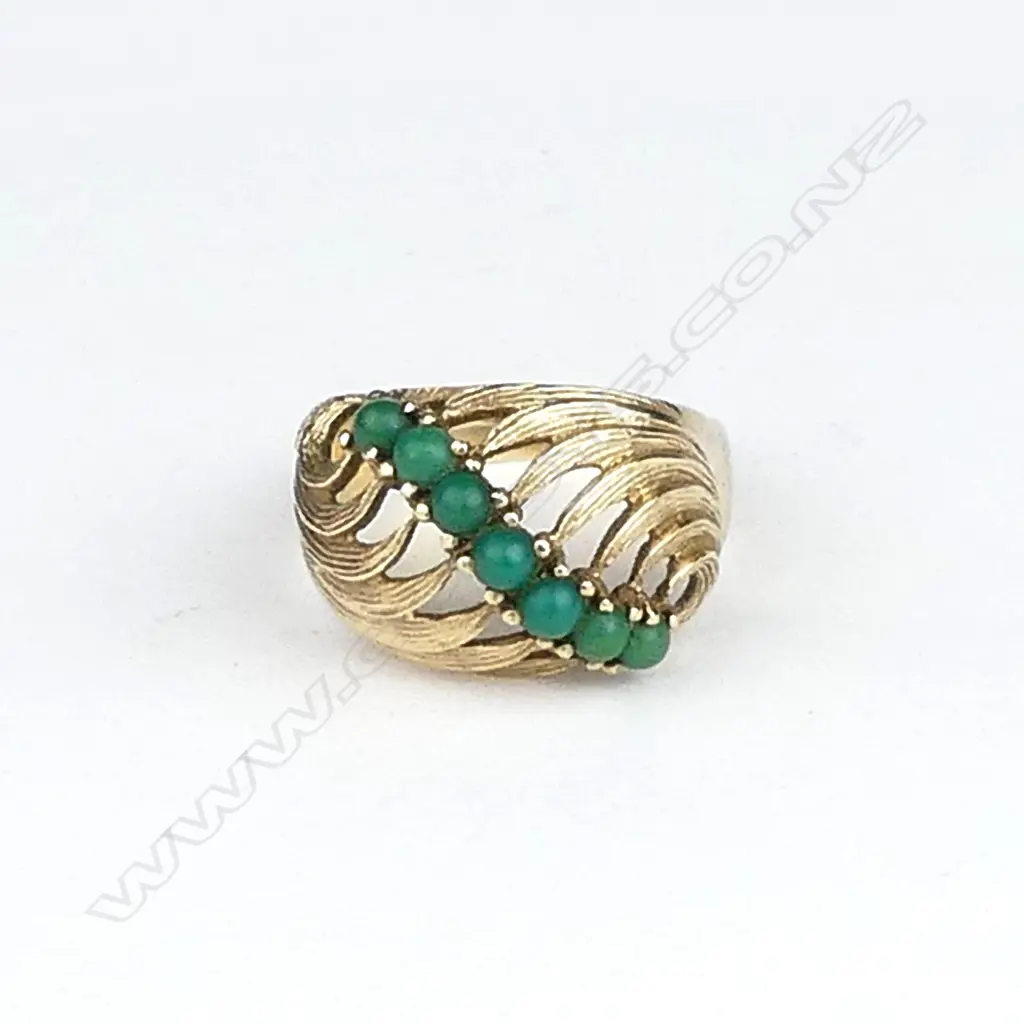 A retro 9ct gold and turquoise ring Image 1++