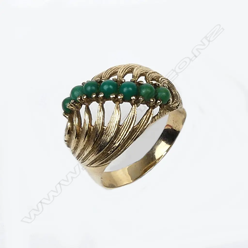 A retro 9ct gold and turquoise ring Image 1++