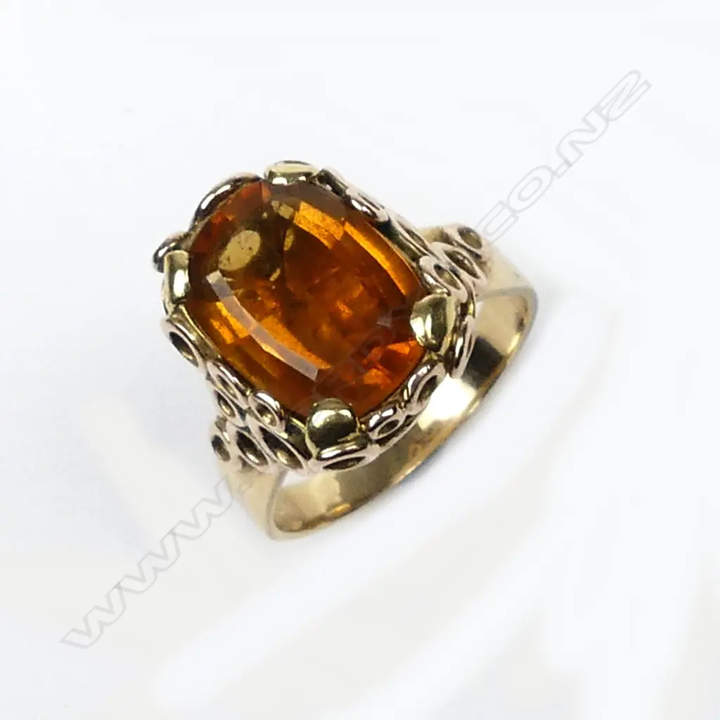 A retro 9ct gold and citrine ring Image 1++