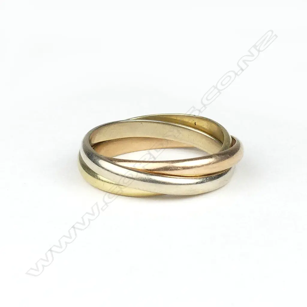 An 18ct. tri-colour gold Russian wedding band Image 1++