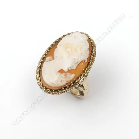 A retro 9ct gold and cameo ring