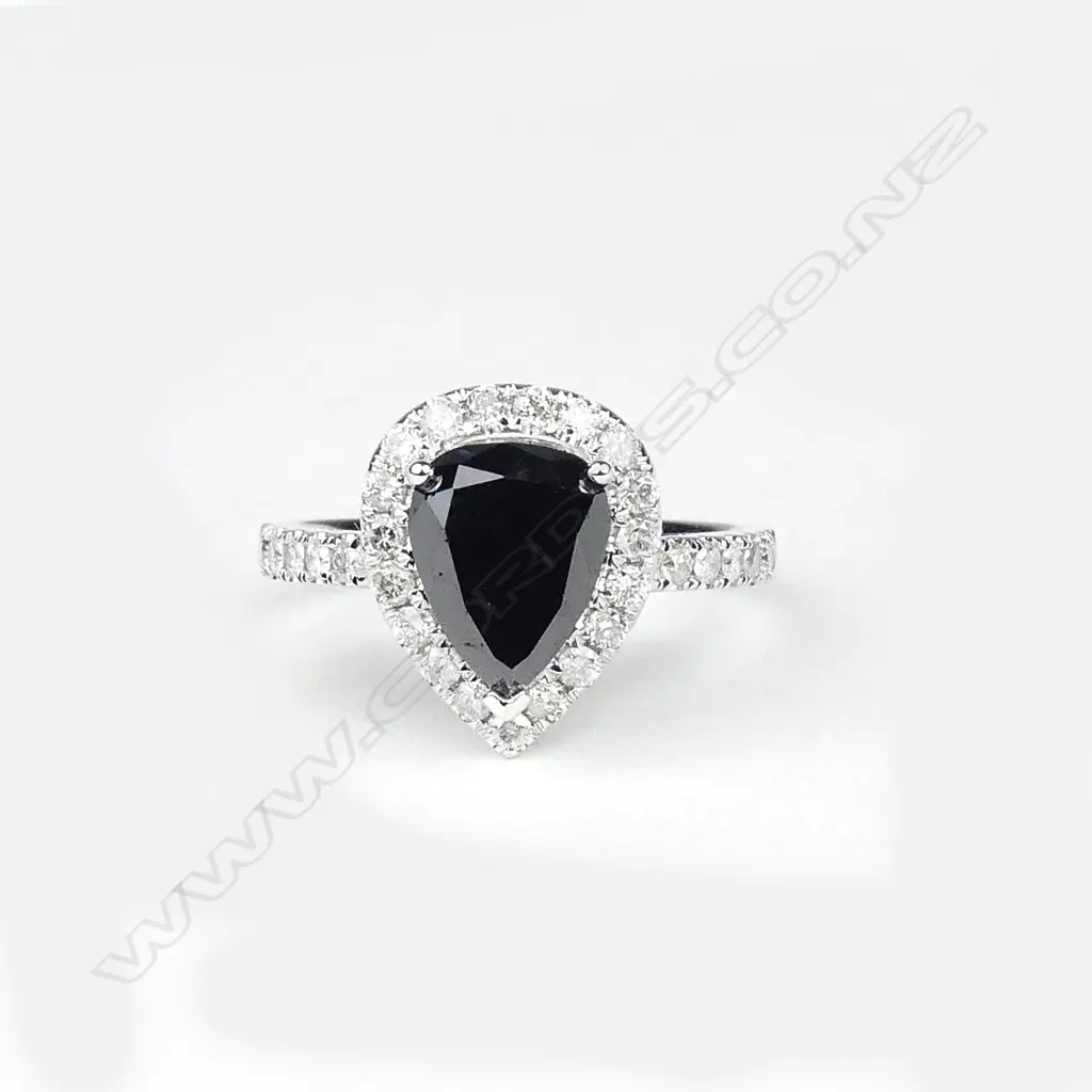 A 14ct white gold and diamond ring Image 1++