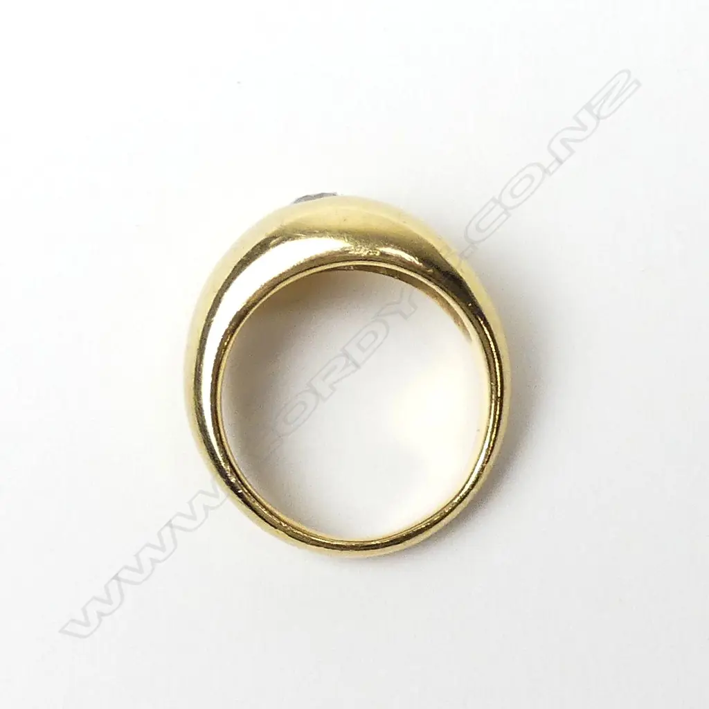 An 18ct gold and diamond ring Image 1++