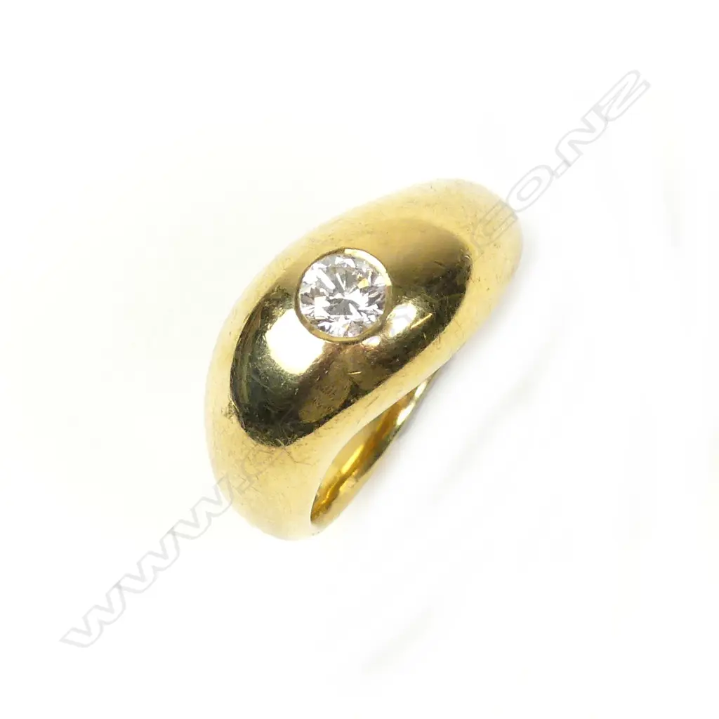 An 18ct gold and diamond ring Image 1++