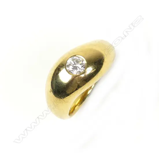 An 18ct gold and diamond ring