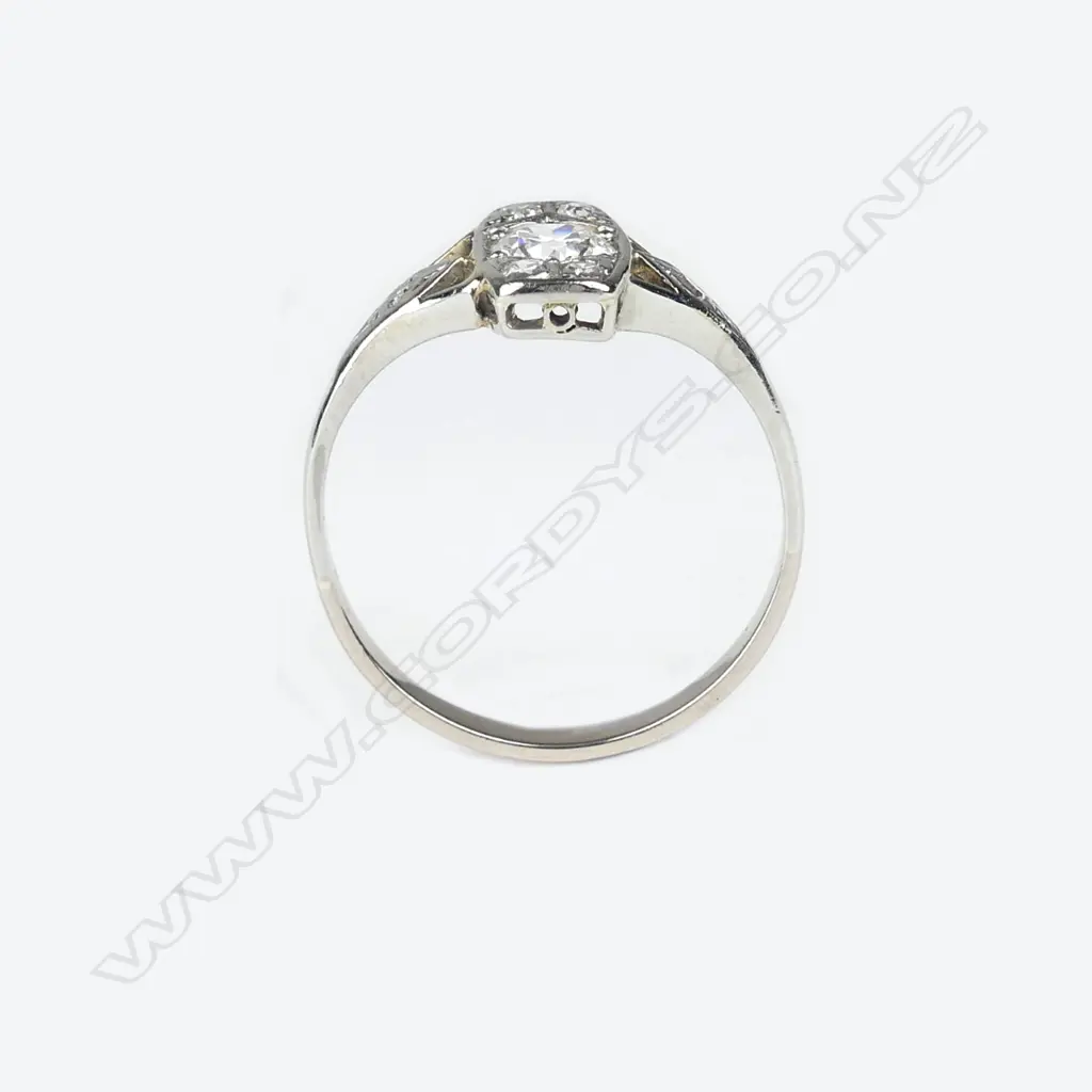 An Art Deco 18ct white gold and diamond ring Image 1++