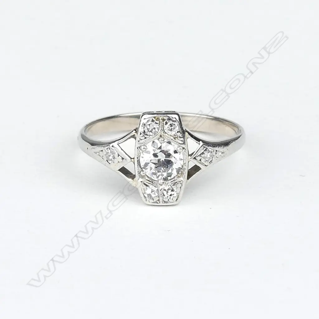 An Art Deco 18ct white gold and diamond ring Image 1++