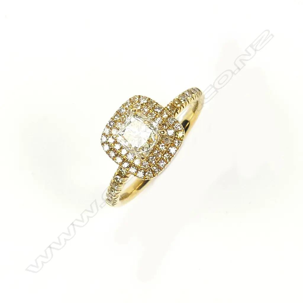 An 18ct gold and diamond ring Image 1++