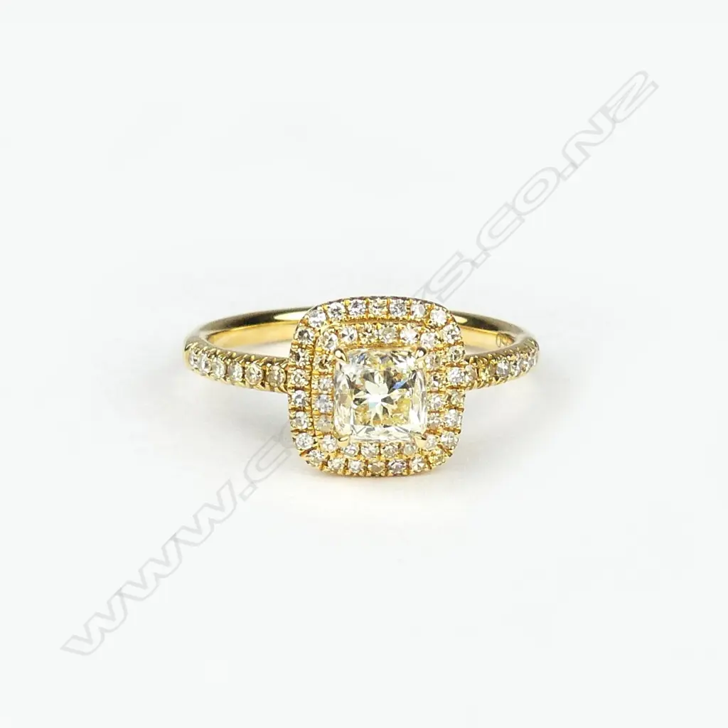 An 18ct gold and diamond ring Image 1++