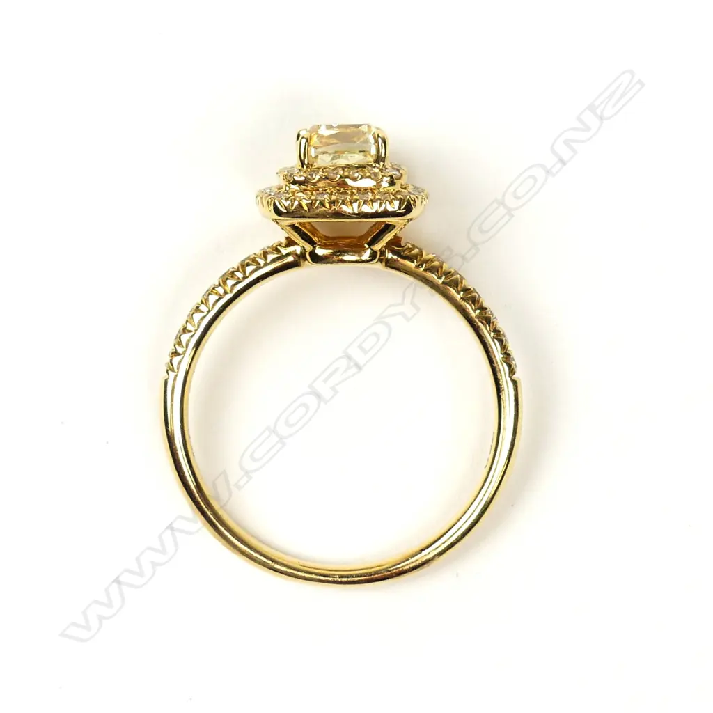 An 18ct gold and diamond ring Image 1++