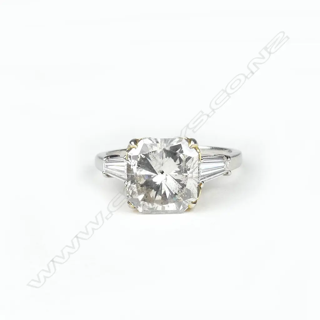 A platinum and yellow gold diamond ring Image 1++