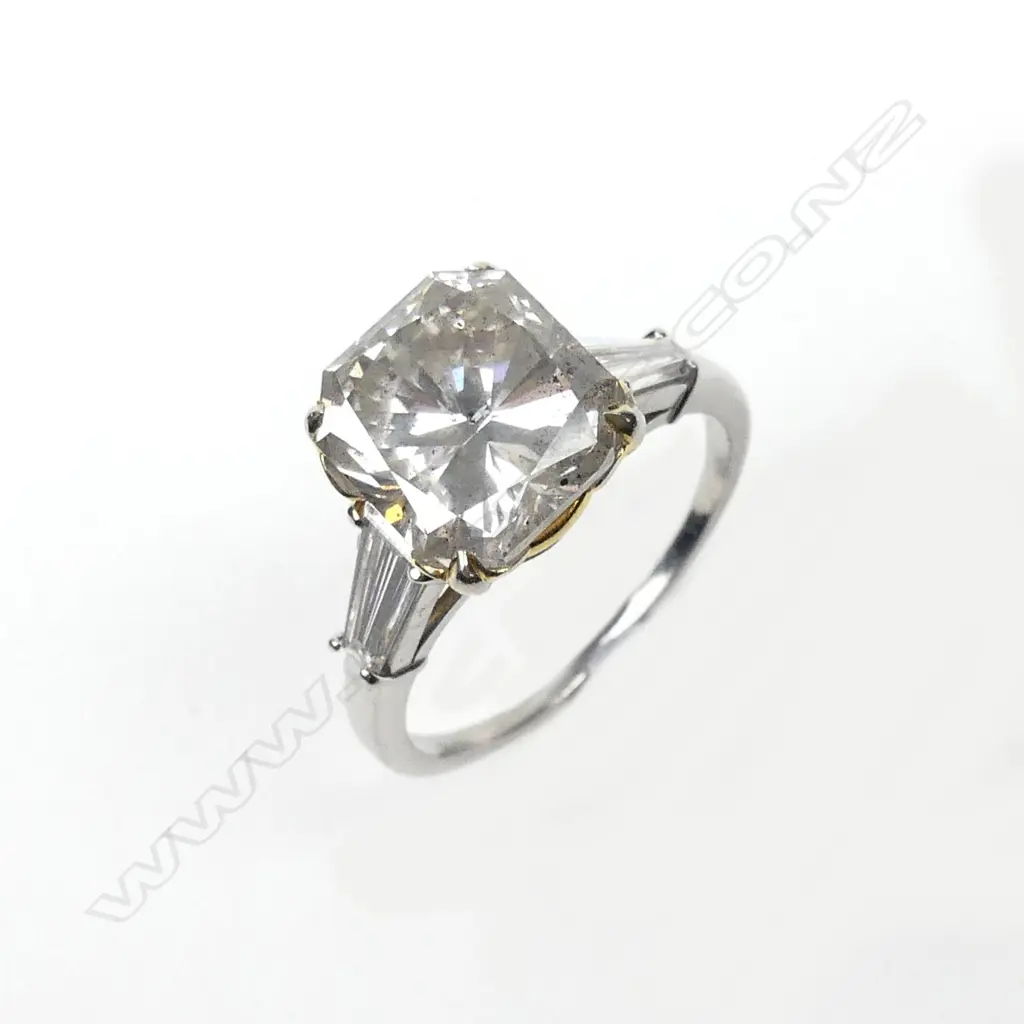 A platinum and yellow gold diamond ring Image 1++