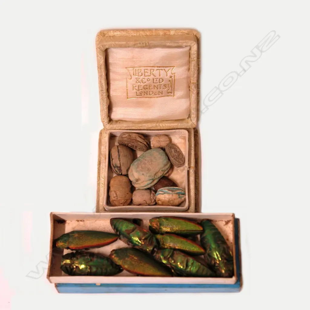 A collection of vintage Egyptian glazed clay scarab beetles and eight real scarab beetles Image 1++